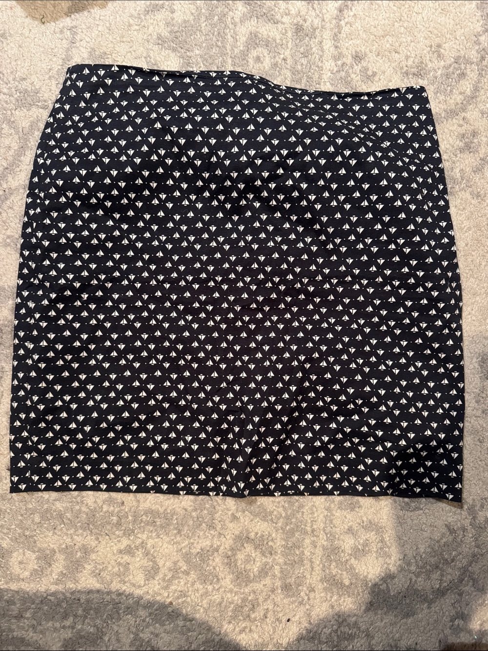 Ann Taylor Sail Boat Black Printed Straight Skirt size 8